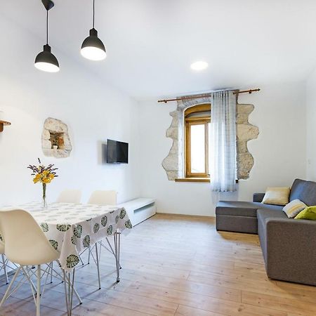 Cozy Apartment 10 Min From The Beach พูลา ภายนอก รูปภาพ