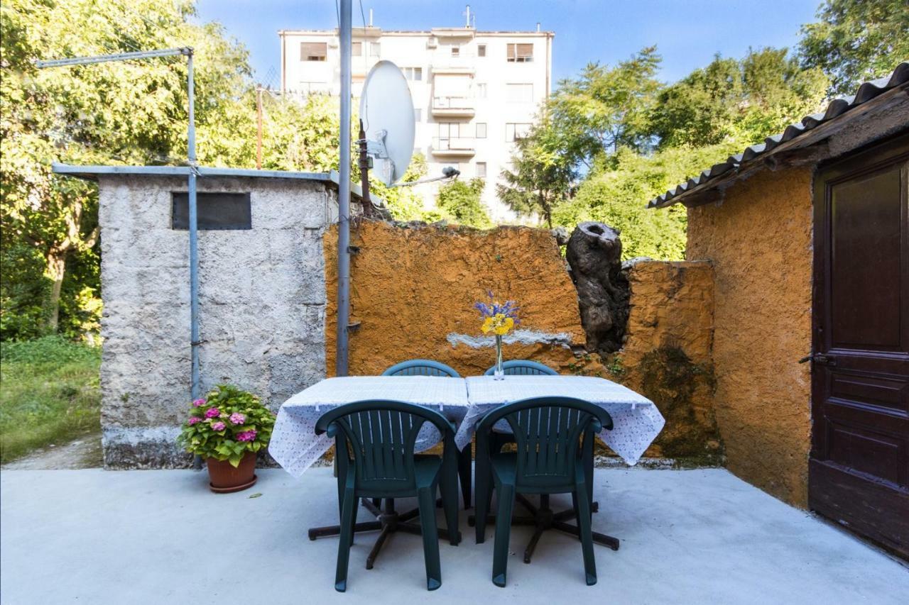 Cozy Apartment 10 Min From The Beach พูลา ภายนอก รูปภาพ