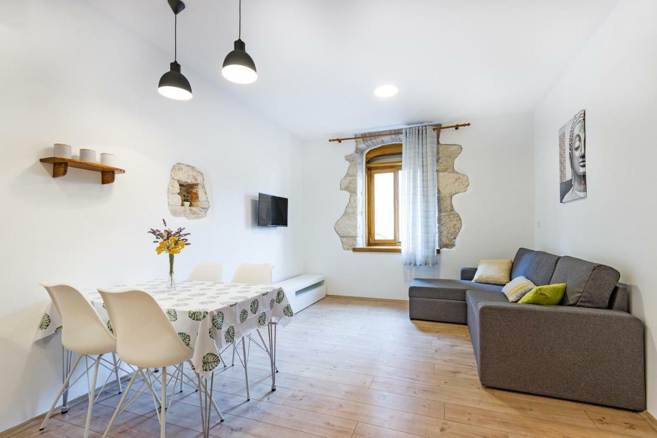 Cozy Apartment 10 Min From The Beach พูลา ภายนอก รูปภาพ